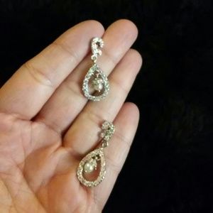 ⬜Princess Kate's wedding earrings by KJL 💕